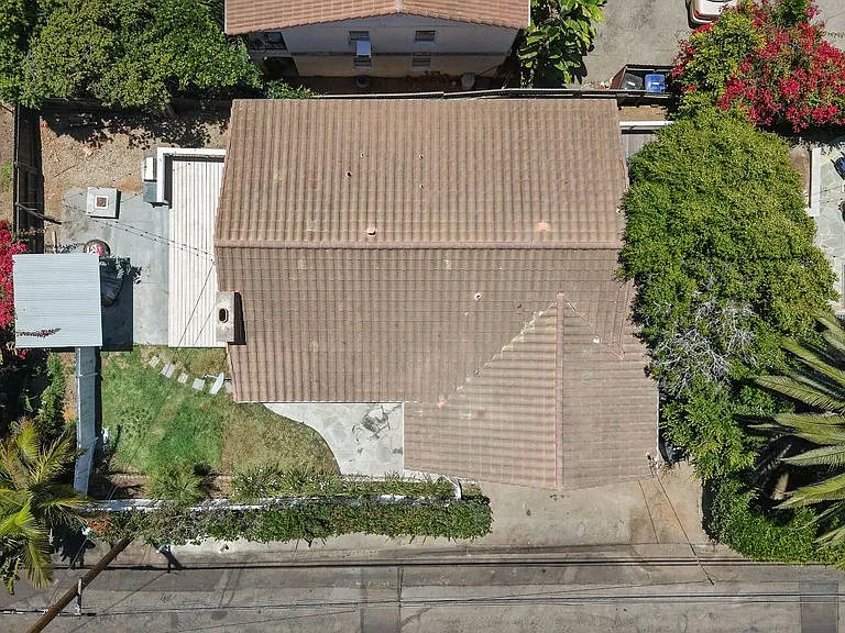 1881 Glenneyre St — Photo 31