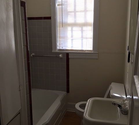 2nd image of 2005 Charlton St