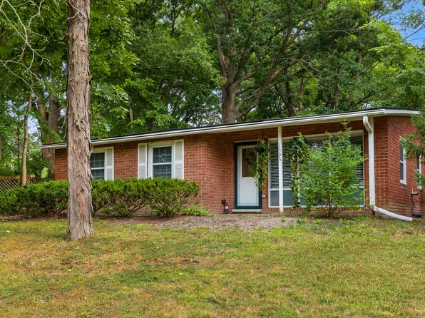 1395 Omega Rd, Walled Lake, MI 48390