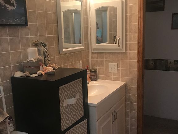 3rd image of 1571 Dover Dr