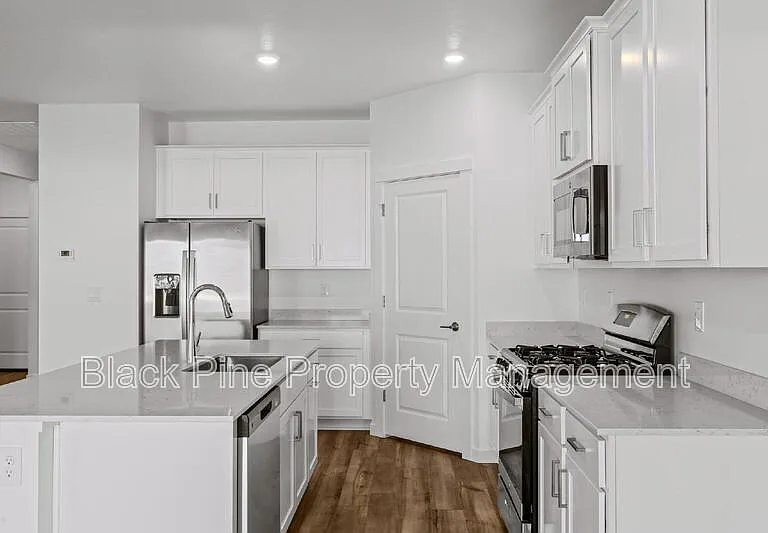 15307 Cloud Crest Ave — Photo 10