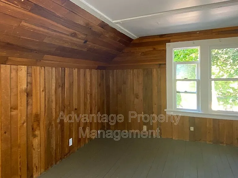 240 NW 9th St #4 — Photo 7