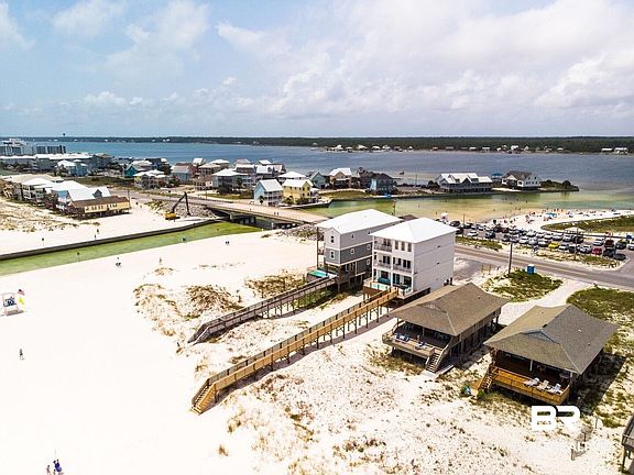 4th image of 1653 W Beach Blvd