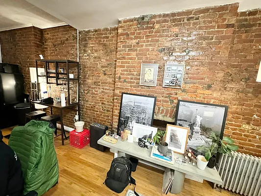 Rented by Delmark Realty LLC | media 11