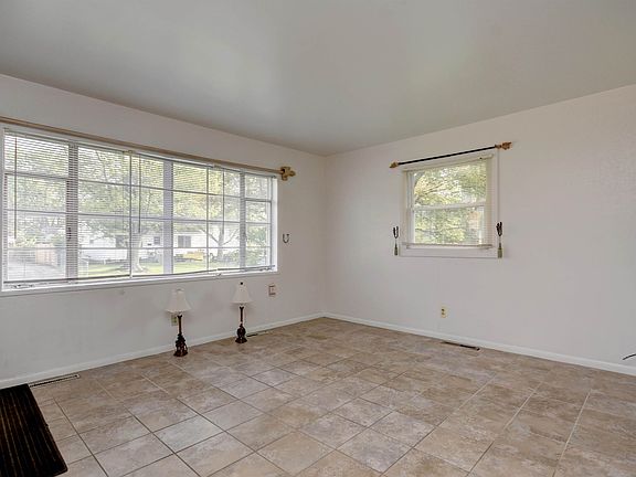 5th image of 2253 Eden Ave