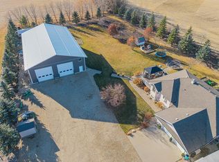 2 Discovery Ave, Sturgeon County, AB T8R 1N5