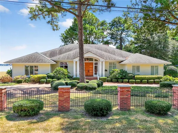 2409 Windward Shore Dr, Virginia Beach, VA 23451