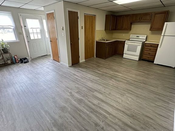 2nd image of 1009 Village Rd APT 5