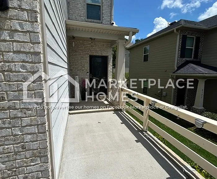 6121 Hickory Lane Dr — Photo 2