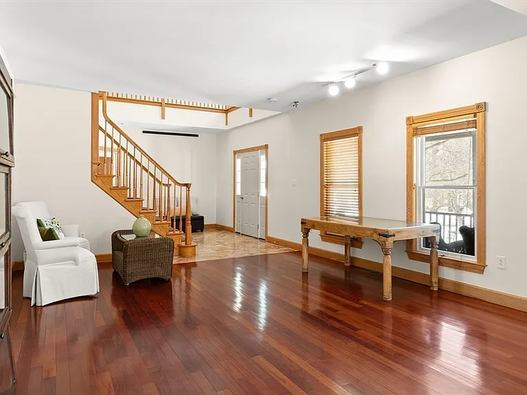 25 Pleasant St — Photo 4