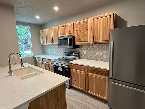 5th image of 1042 36th St