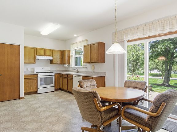 5th image of 672 S Cadillac Cir
