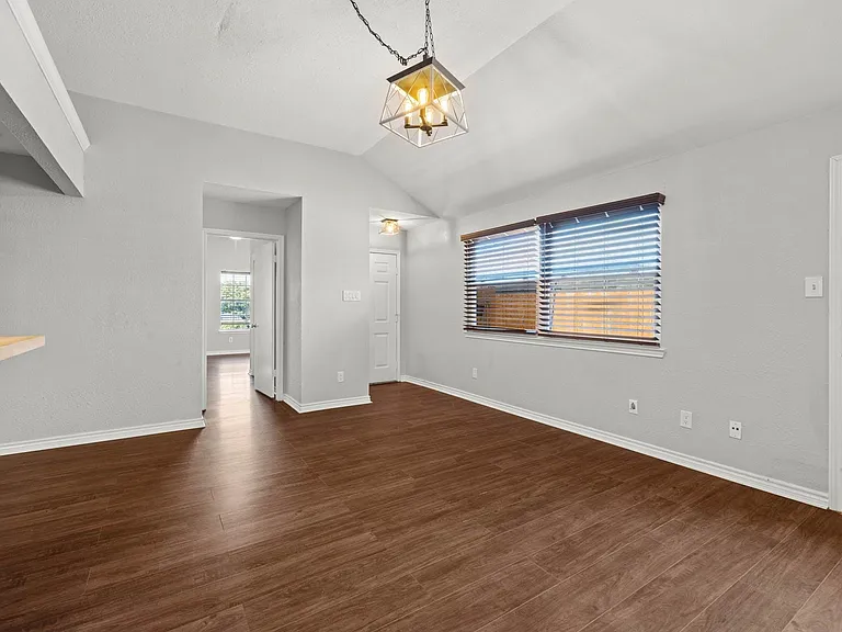 820 Mica Ln — Photo 9