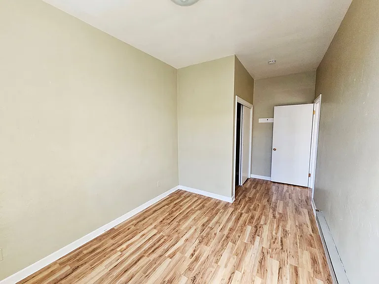 110 SW Court Ave — Photo 4