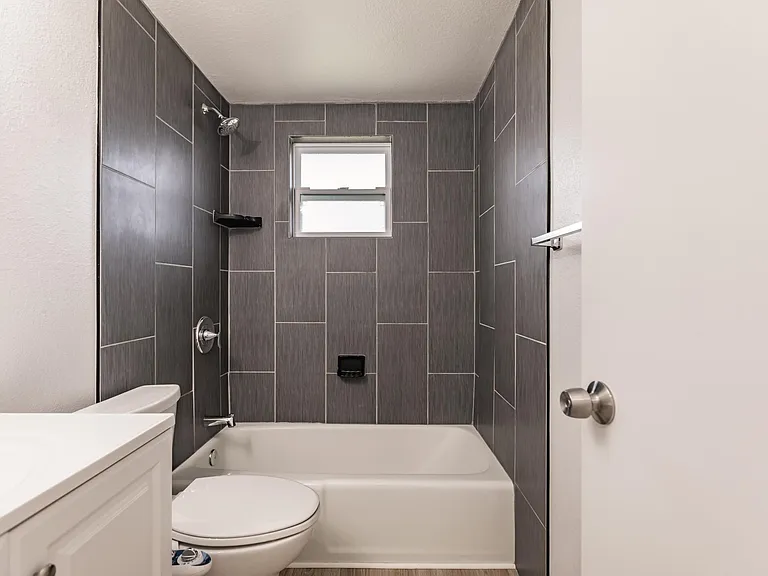 1611 Florence Ave #B — Photo 15