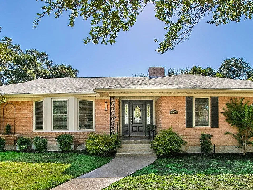 5220 Lake Charles Dr