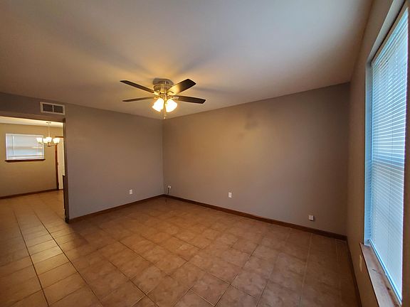 4th image of 3328 Pakenham Dr