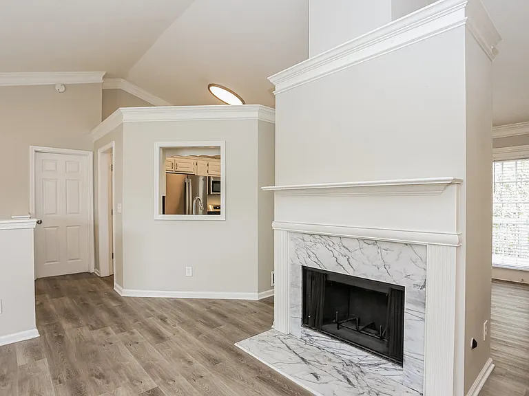215 Ashland Manor Dr — Photo 5