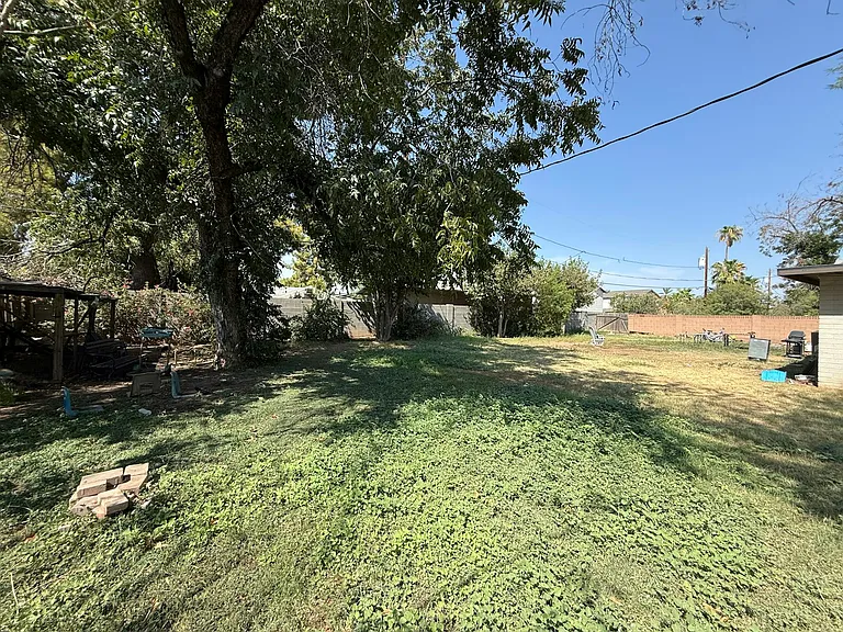 2206 W Vista Ave #B — Photo 24