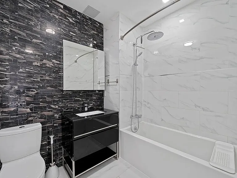 11-12 44th Dr #6H — Photo 4