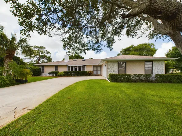 734 N Fischer Cir, Sebastian, FL 32958