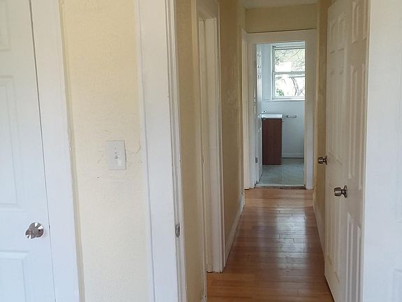 2nd image of 198 Smith St #1