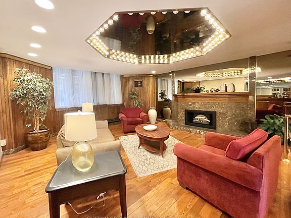 4th image of 2871 Richmond Rd #810