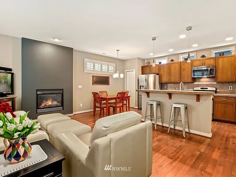 1326 158th Pl SW — Photo 2