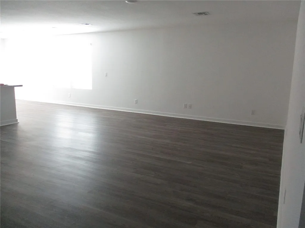 3 bed, 2.0 bath, 1619 sqft, $1,750 — Photo 2