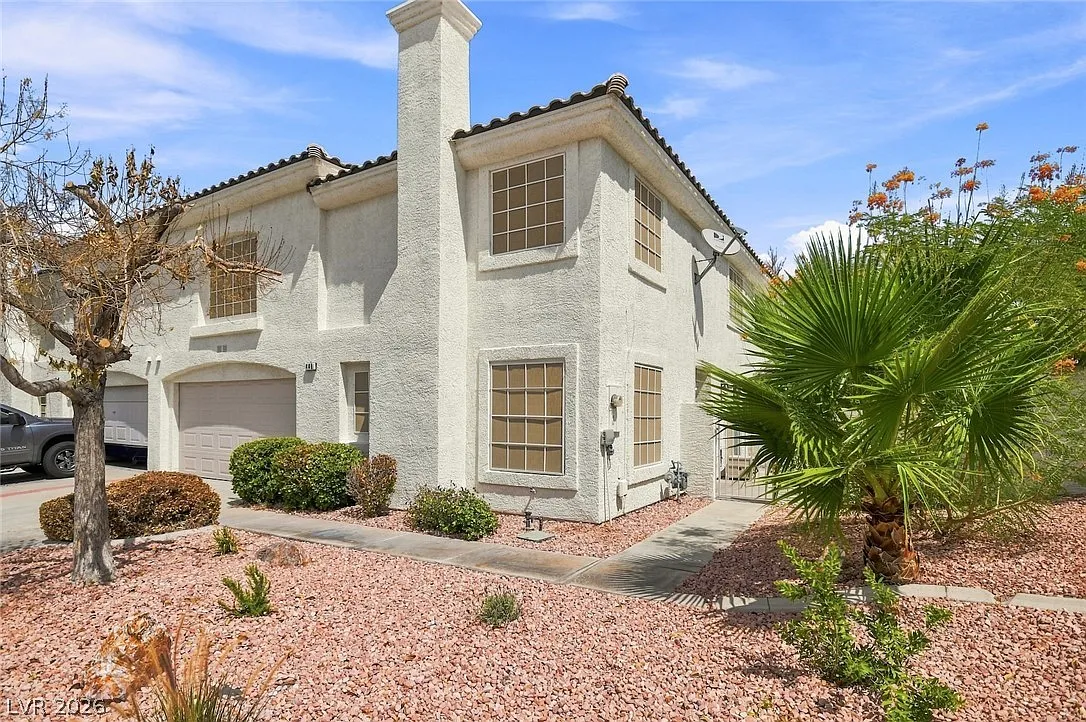 3 bed, 2.5 bath, 1774 sqft, $2,095 — Photo 4