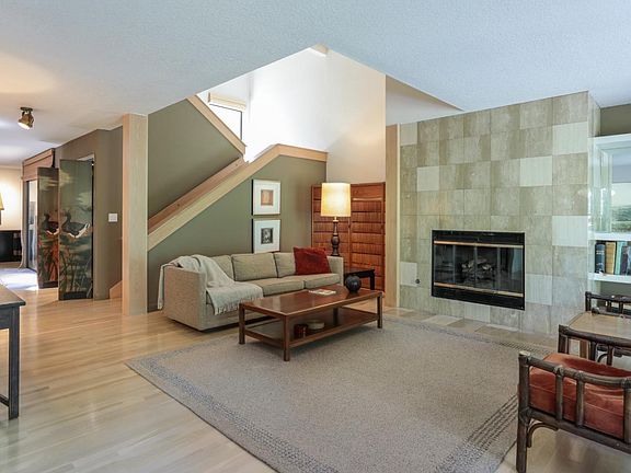 4th image of 23 Biltmore Ln