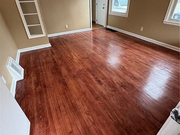 3rd image of 753 Davies Ave