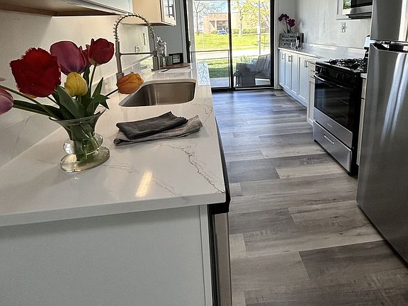 5th image of 904 Van Buren Ct #904