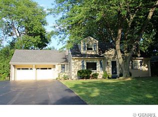 300 Woodcroft Dr, Rochester, NY 14616