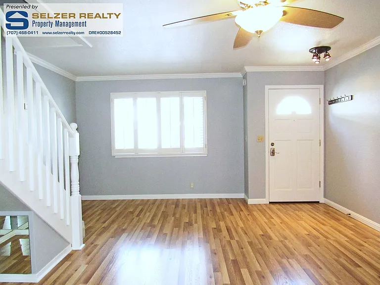 204 Main Cir — Photo 2