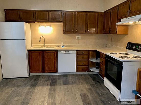 3rd image of 302 Hill St