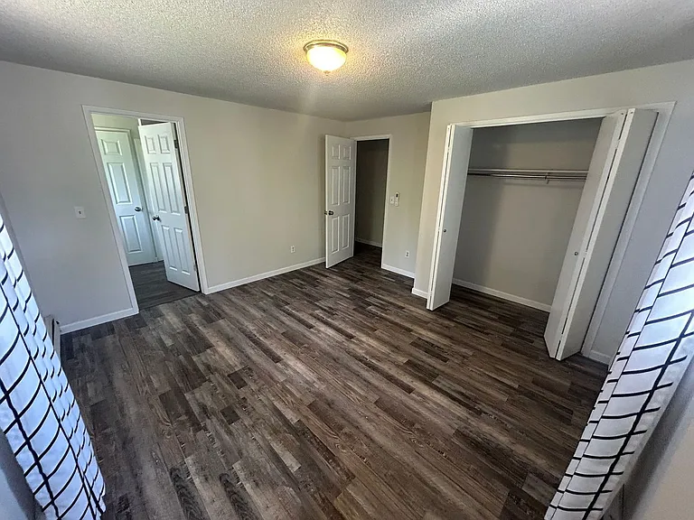 1320 Summers Ln — Photo 5