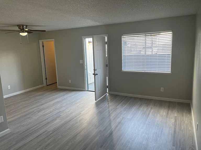 817 Tracey St — Photo 16