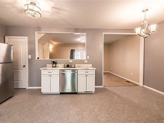 4th image of 322 Rockwell Rd