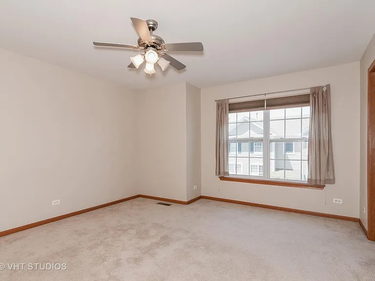 Master bed room (upper level)