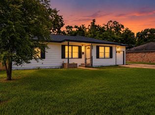 310 Nasturtium St, Lake Jackson, TX 77566
