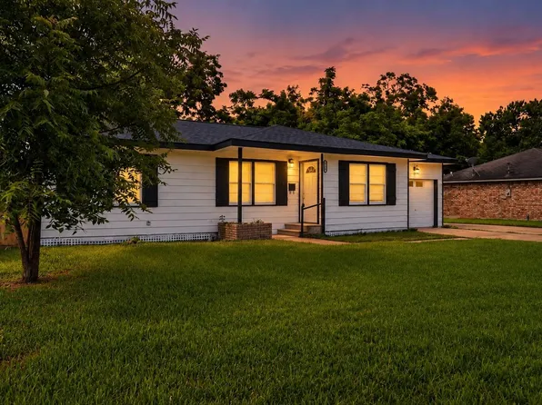310 Nasturtium St, Lake Jackson, TX 77566