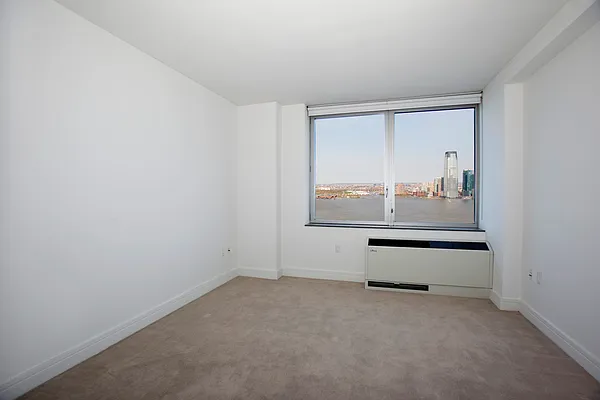 Sold by LG Fairmont Group | media 7