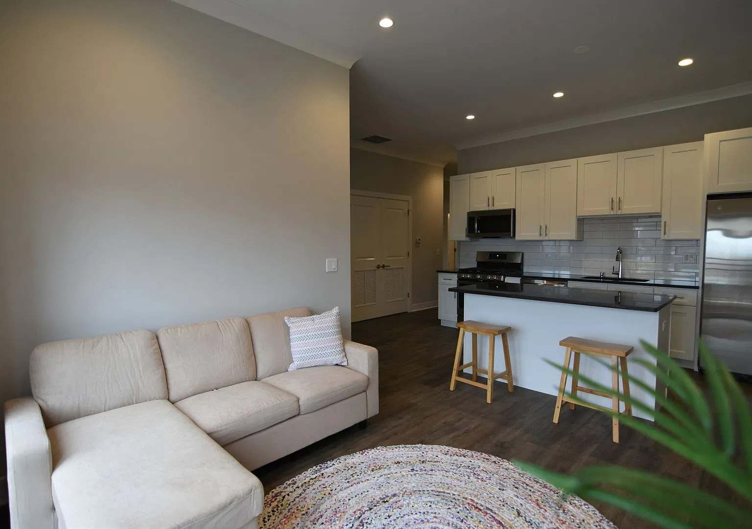 2 bed, 825 sqft, $3,450 — Photo 1