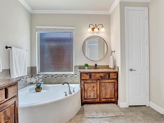 4th image of 14660 Overland Park Ln
