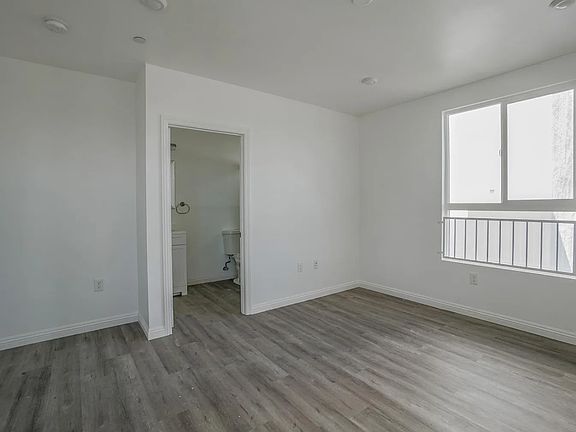 5th image of 622 E 43rd St