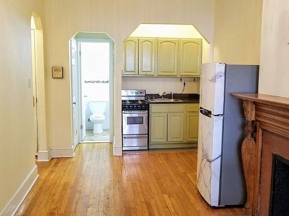 2nd image of 39 W 71st St #4RB