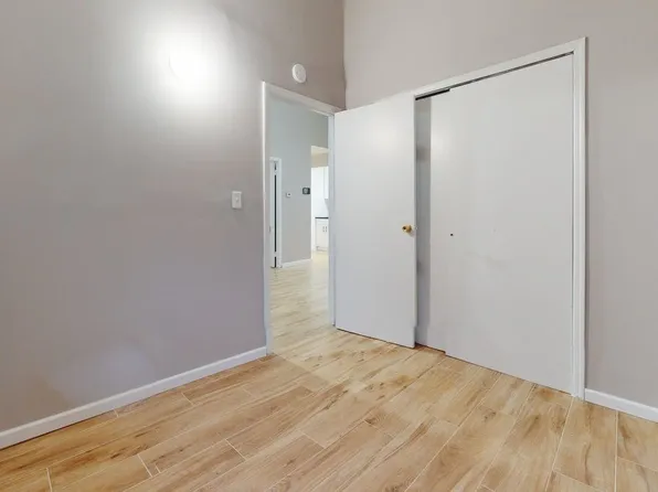 76-16 Grand Cent Parkway image 16 of 21