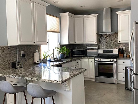 3rd image of 5552 Barclay Ct