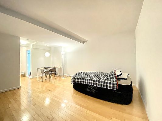 5th image of 106 Central Park S APT 16E
